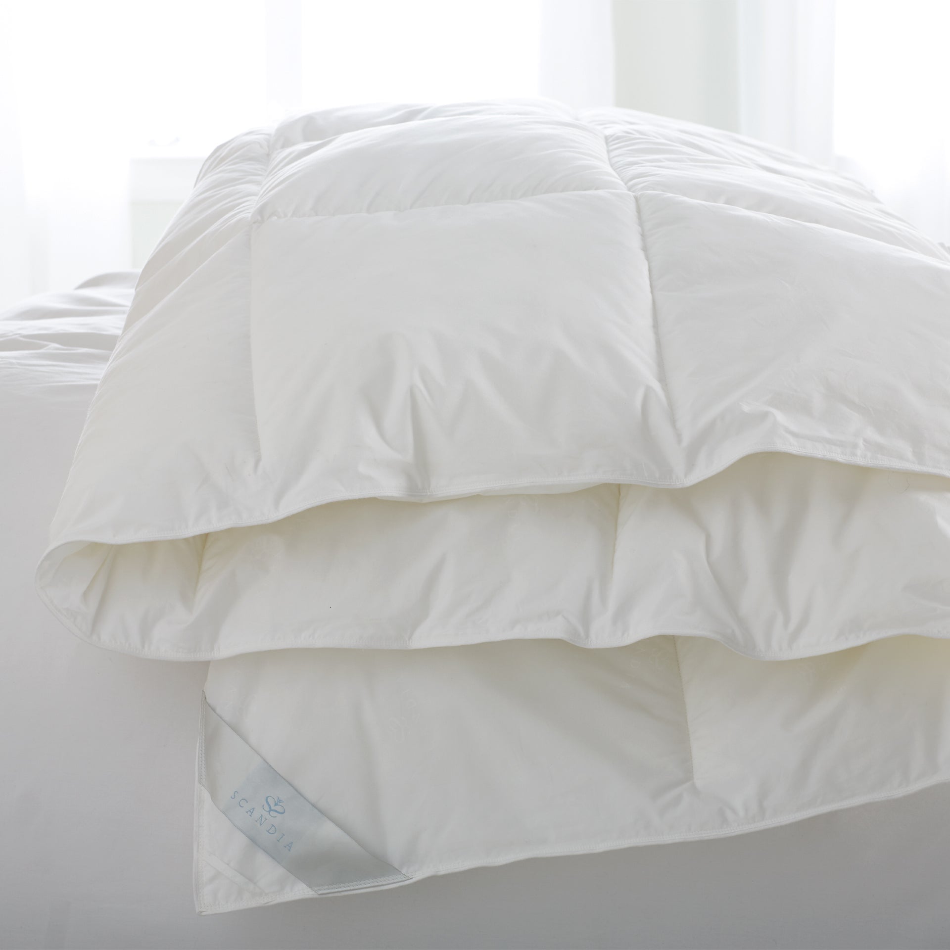 bergen-down-free-comforter-scandiahome-downalternative-1-web.jpg