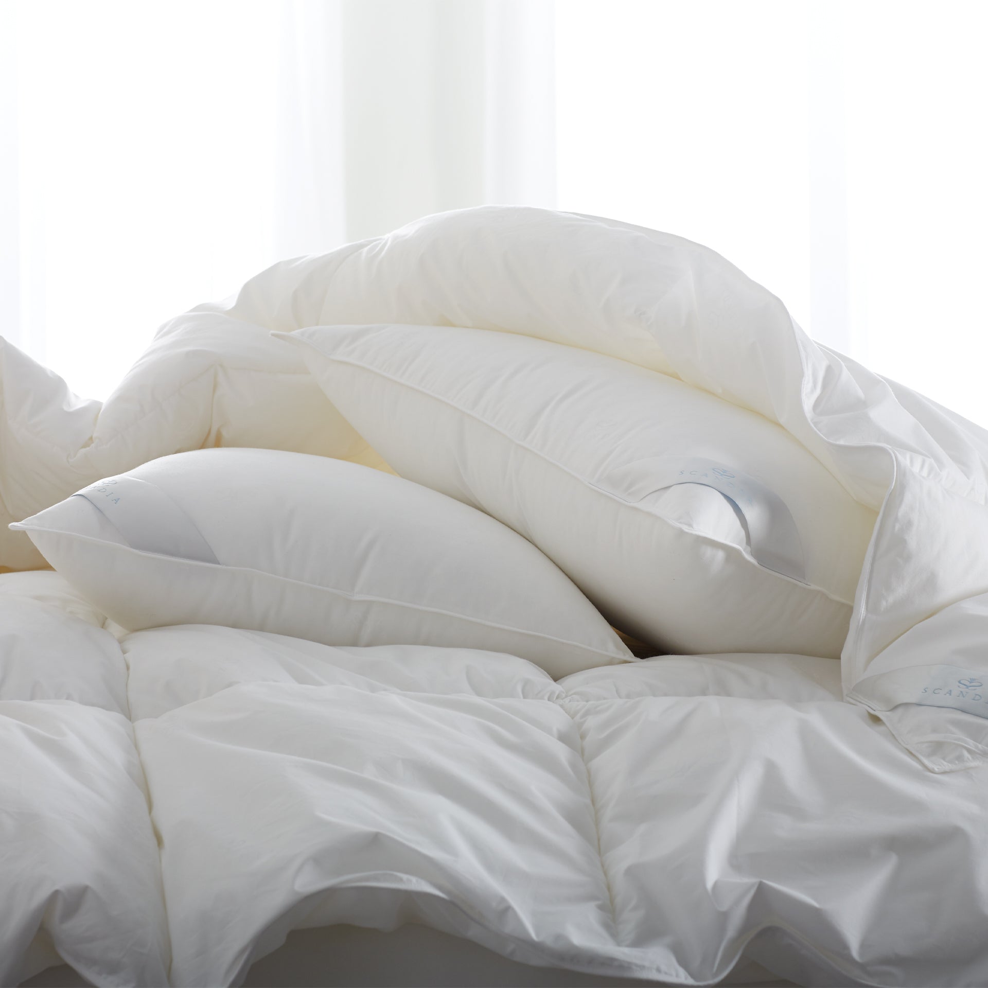 bergen-down-free-pillow-scandiahome-downalternative-2-web.jpg