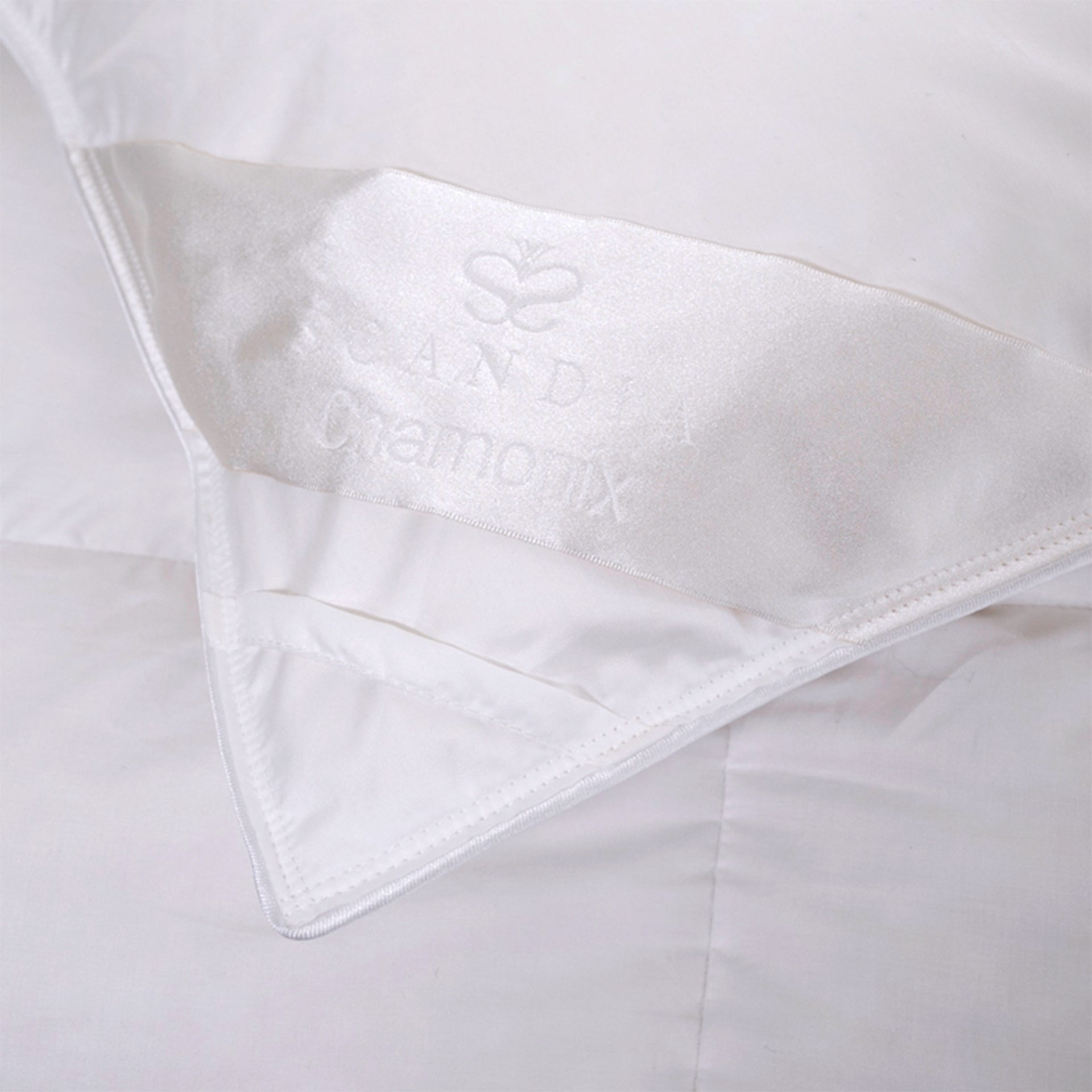 chamonix-comforter-scandiahome-siberianwhitedown-2-web.jpg