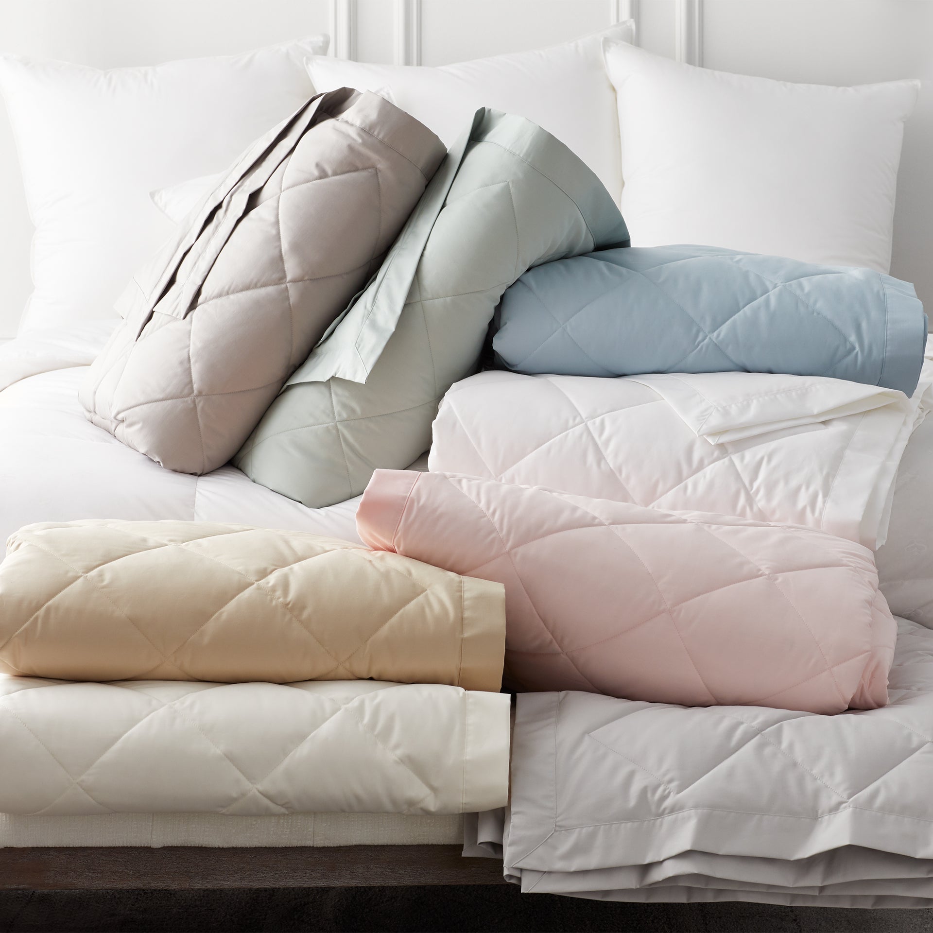 diamond-quilted-down-blanket-scandiahome-1-web.jpg