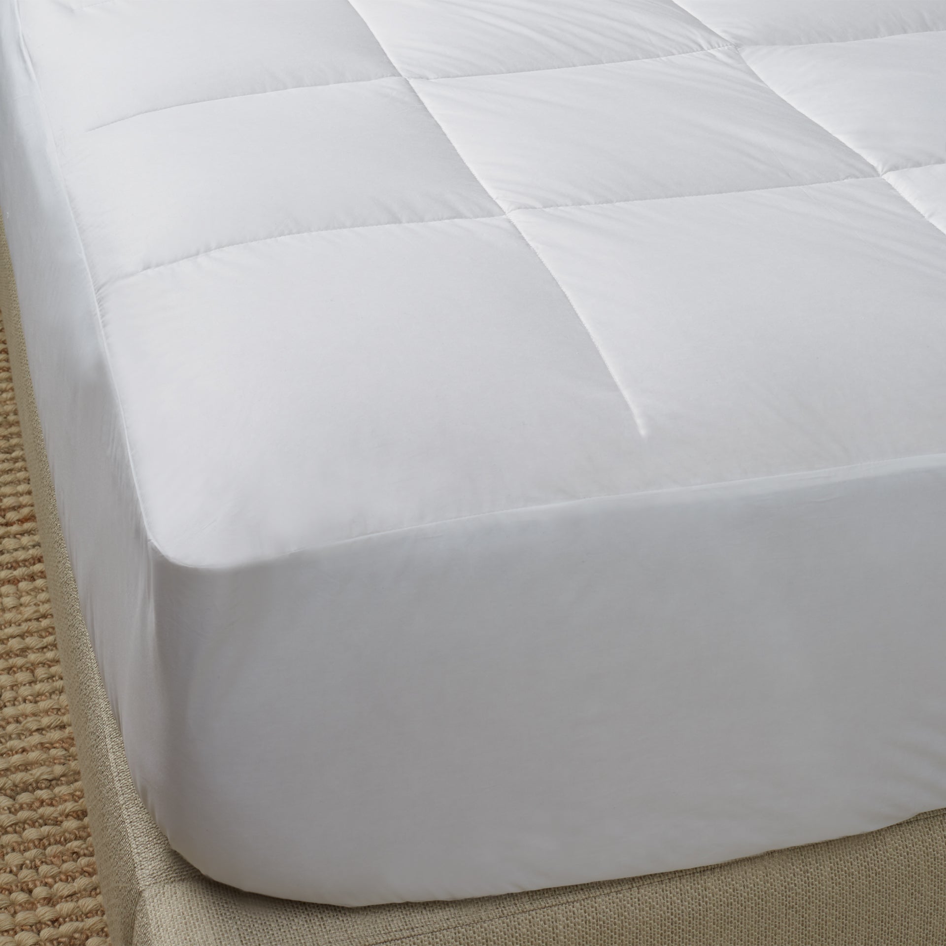 european-white-goose-down-filled-mattress-pad-scandiahome-1-web.jpg